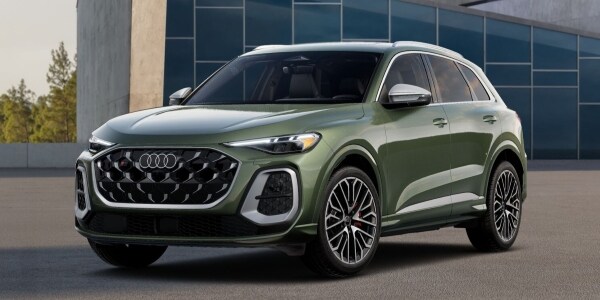 MY25_SQ5_District%20Green%20Metallic.jpg