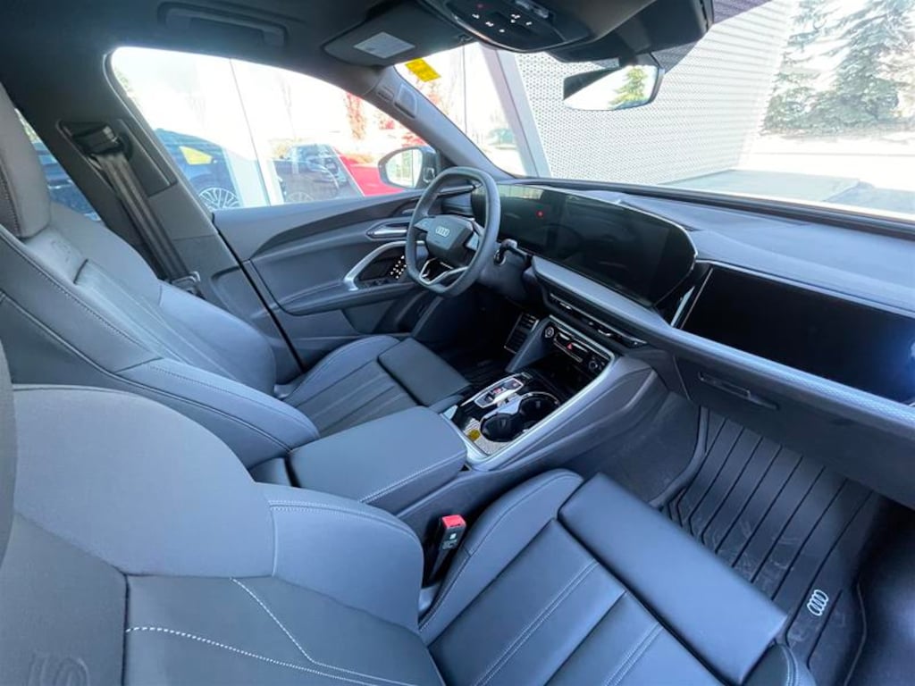 New 2025 Audi 2.0T Technik SUV