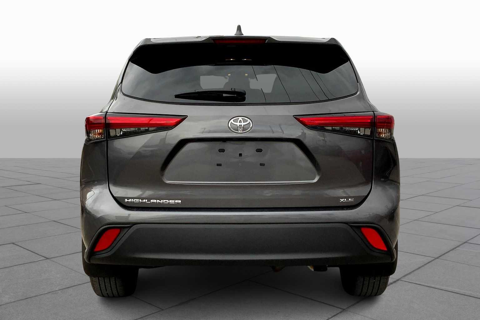 2023 Toyota Highlander XLE photo 4