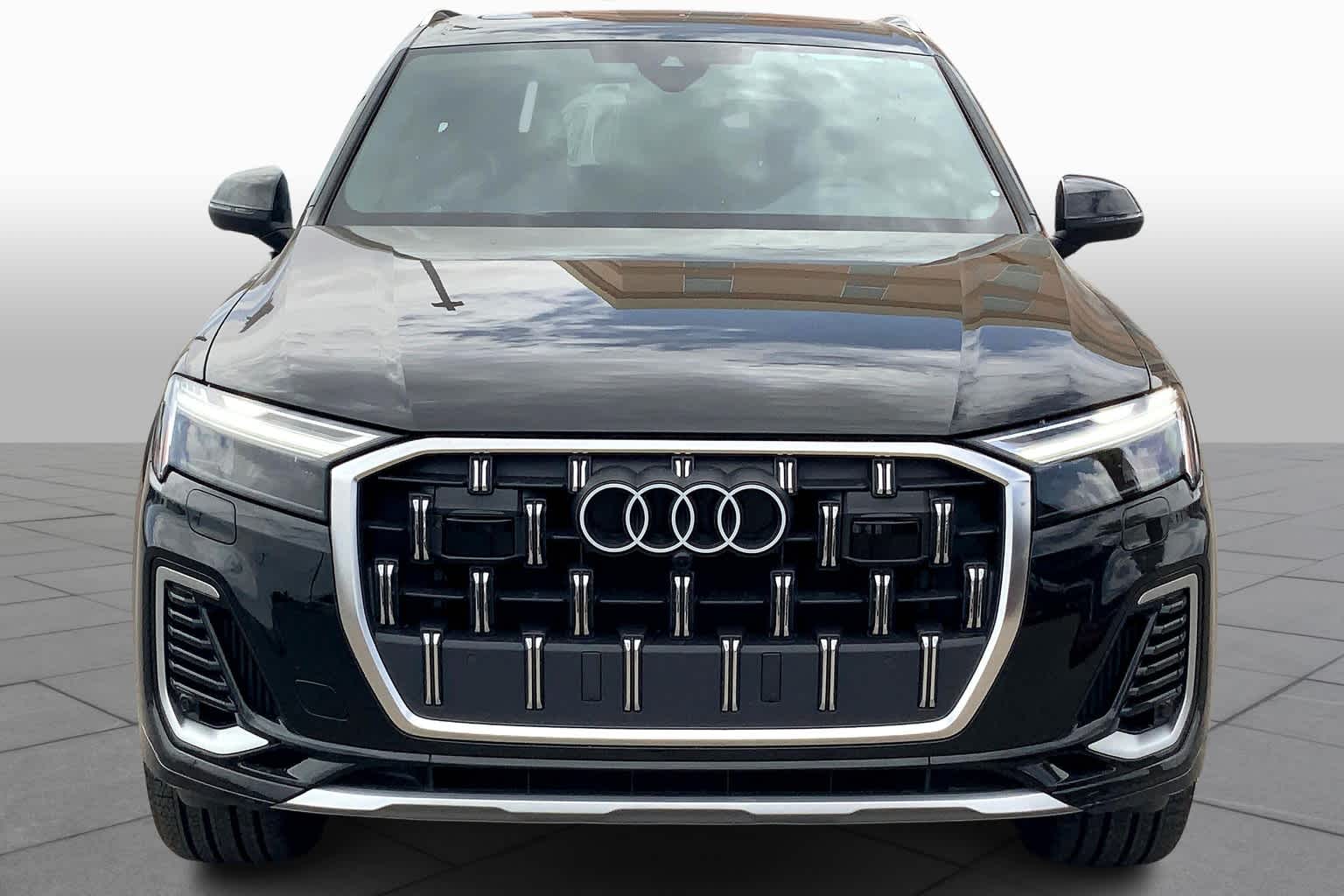 2025 Audi Q7 55 Premium Plus photo 3