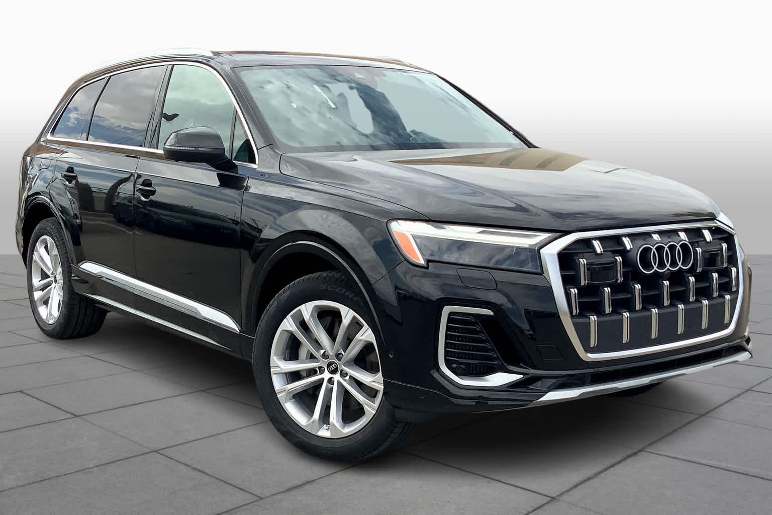 2025 Audi Q7 55 Premium Plus photo 2