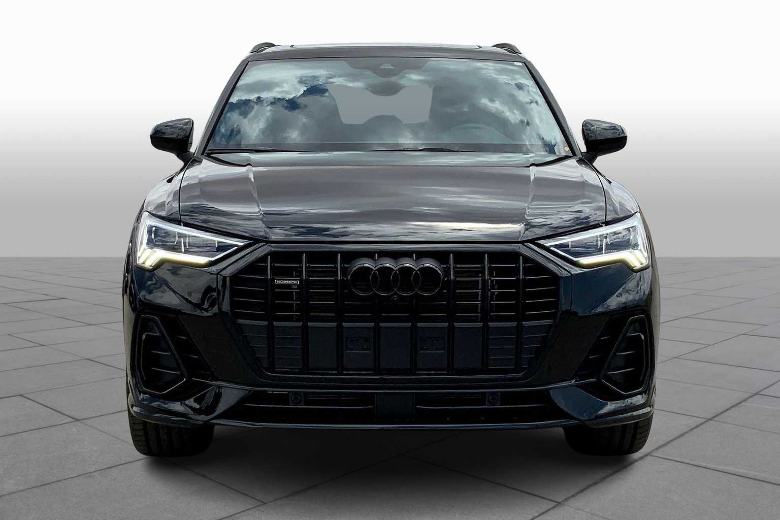 2025 Audi Q3 45 TFSI S line Premium Plus photo 3
