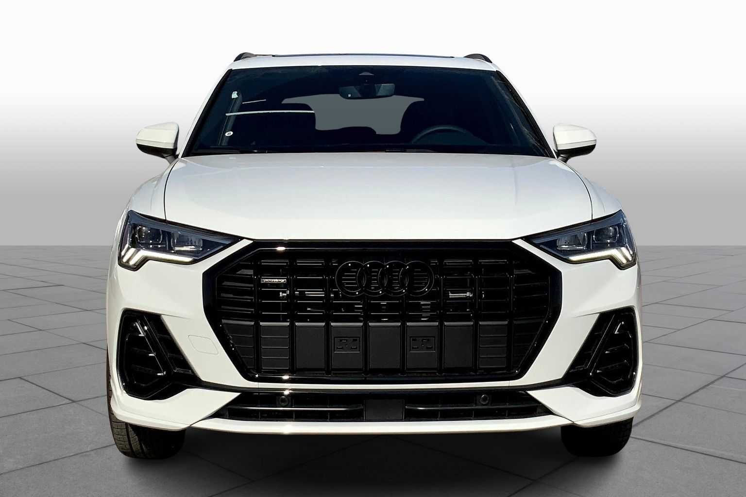 2025 Audi Q3 45 TFSI S line Premium photo 3