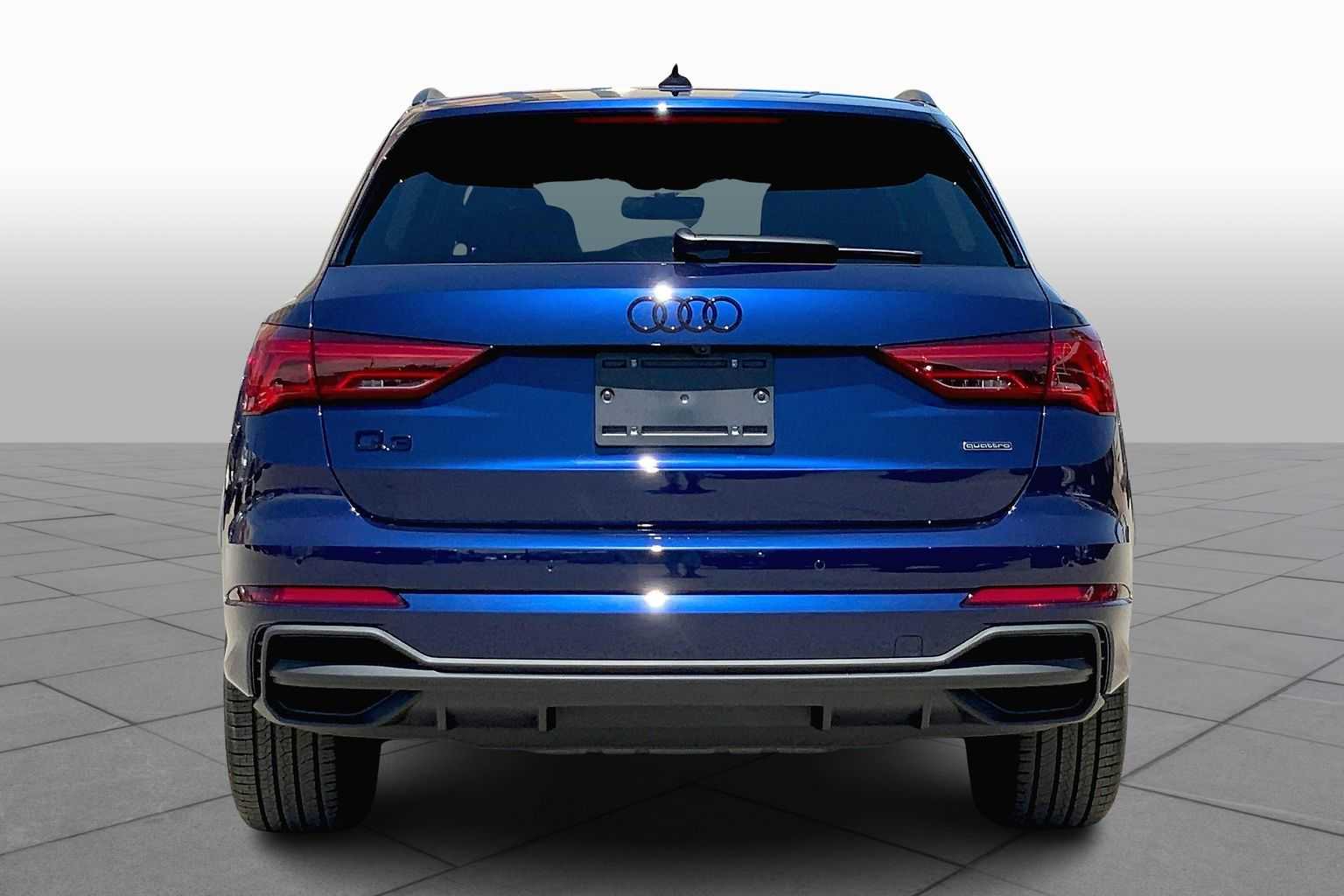 2025 Audi Q3 45 TFSI S line Premium photo 3