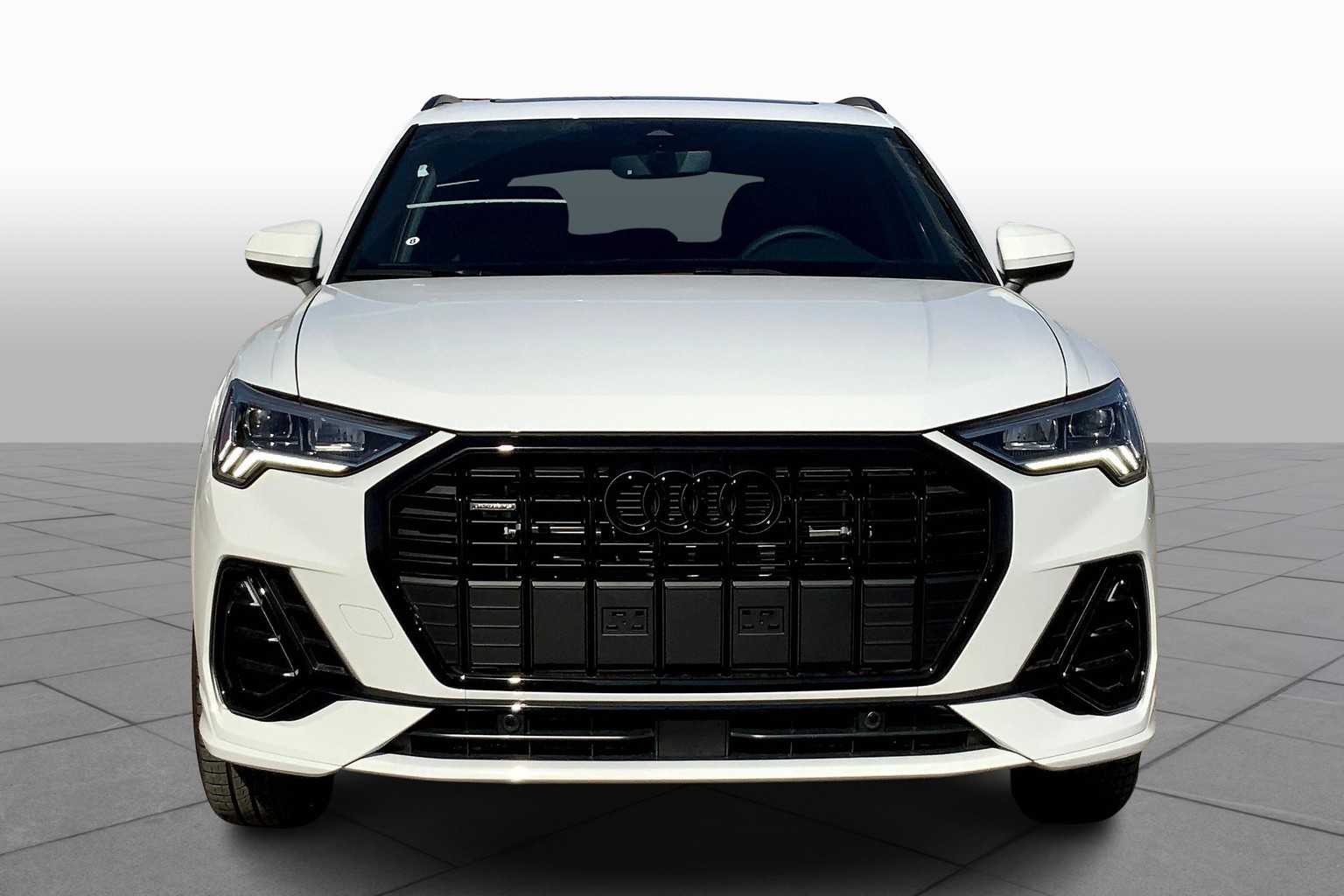 2025 Audi Q3 45 TFSI S line Premium photo 3