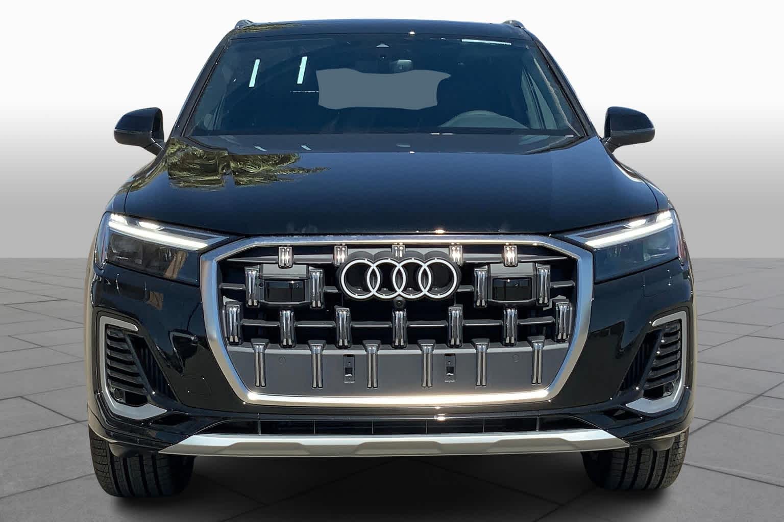 2025 Audi Q7 55 Premium Plus photo 3