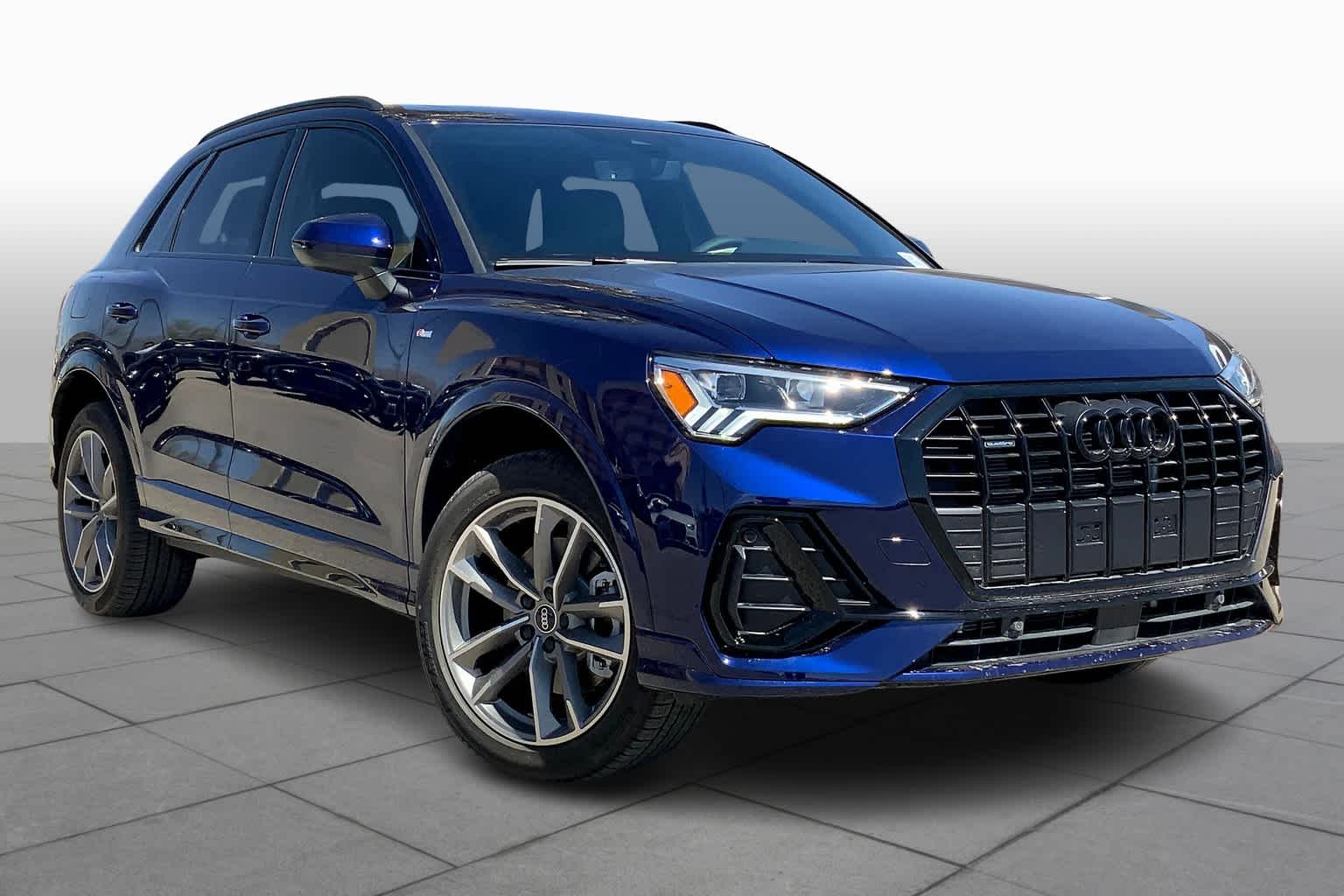 2025 Audi Q3 S line Premium photo 2