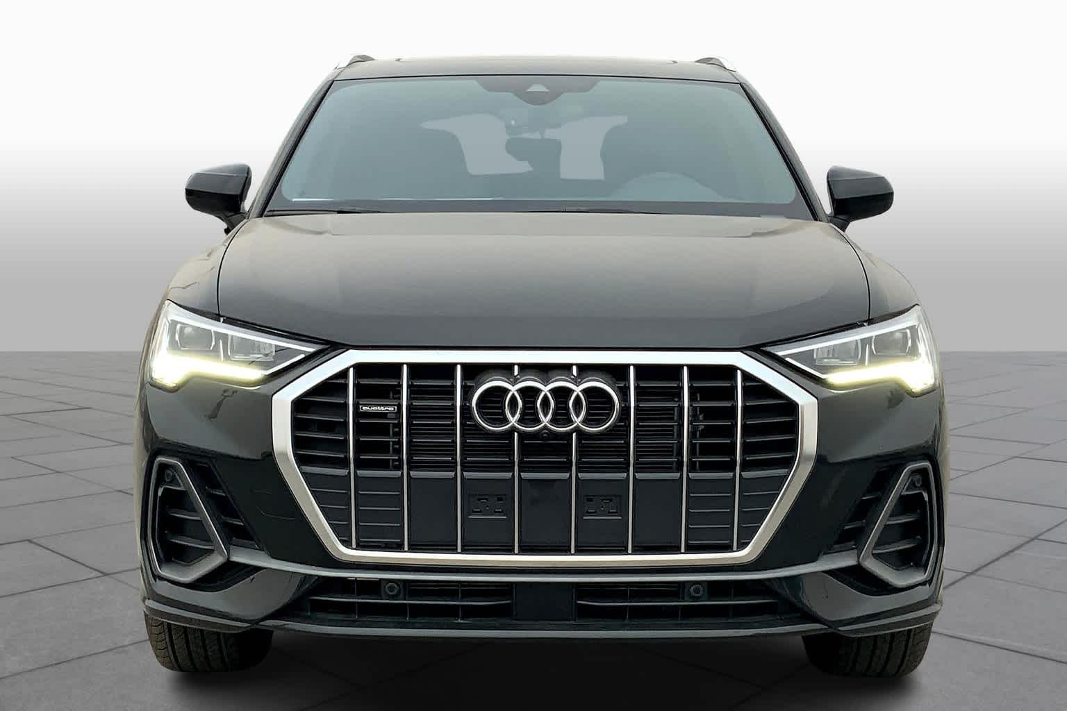 2025 Audi Q3 45 TFSI S line Premium Plus photo 3