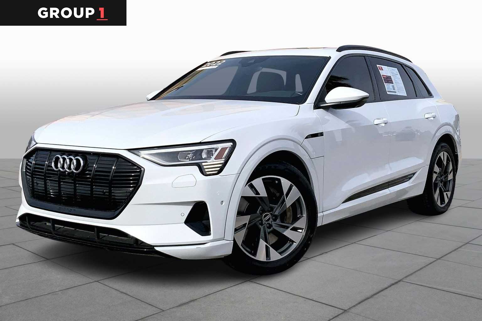 2022 Audi e-tron Premium's photo