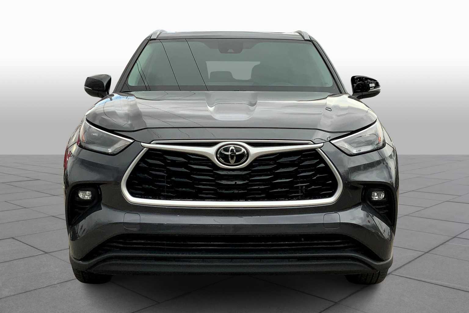 2023 Toyota Highlander XLE photo 3