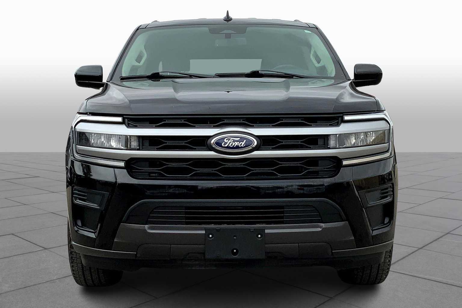 2022 Ford Expedition MAX XLT photo 3