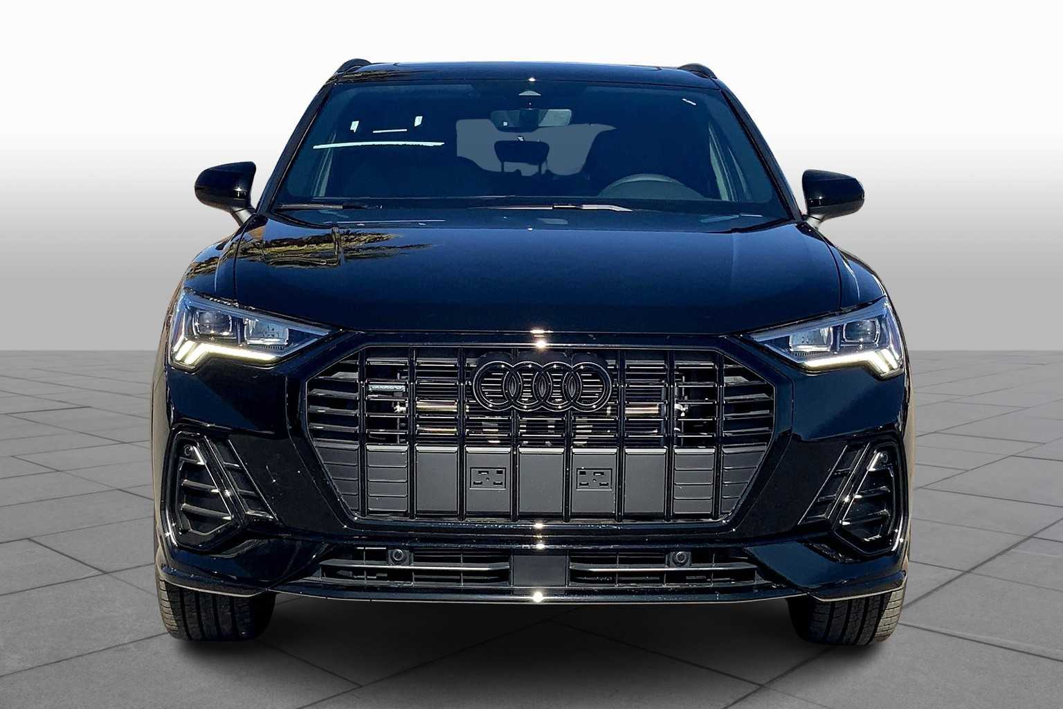 2025 Audi Q3 45 TFSI S line Premium photo 3