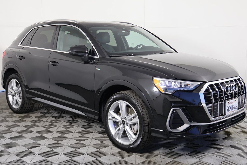 2022 Audi Q3 Premium photo 3