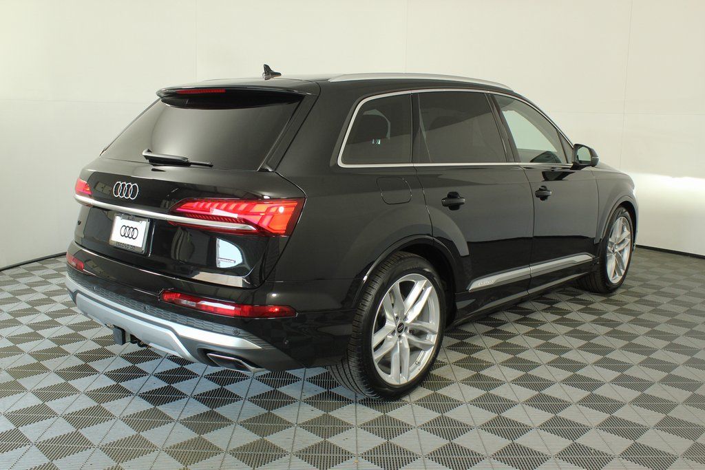 2025 Audi Q7 55 Premium Plus photo 2