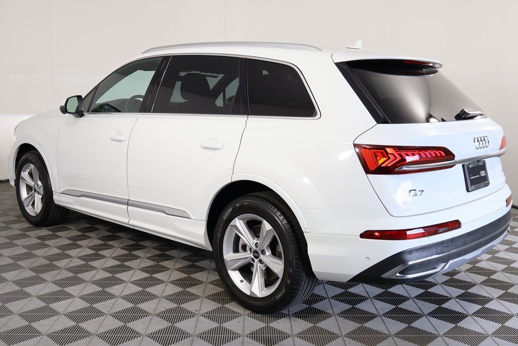 2023 Audi Q7 45 Premium Plus photo 6