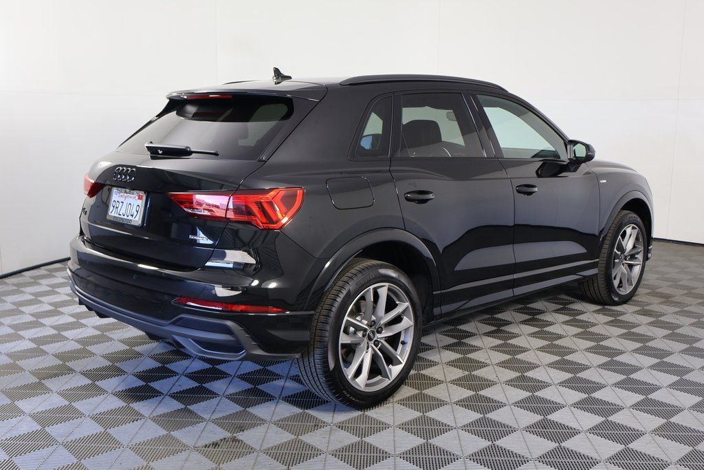 2025 Audi Q3 45 TFSI Premium photo 4