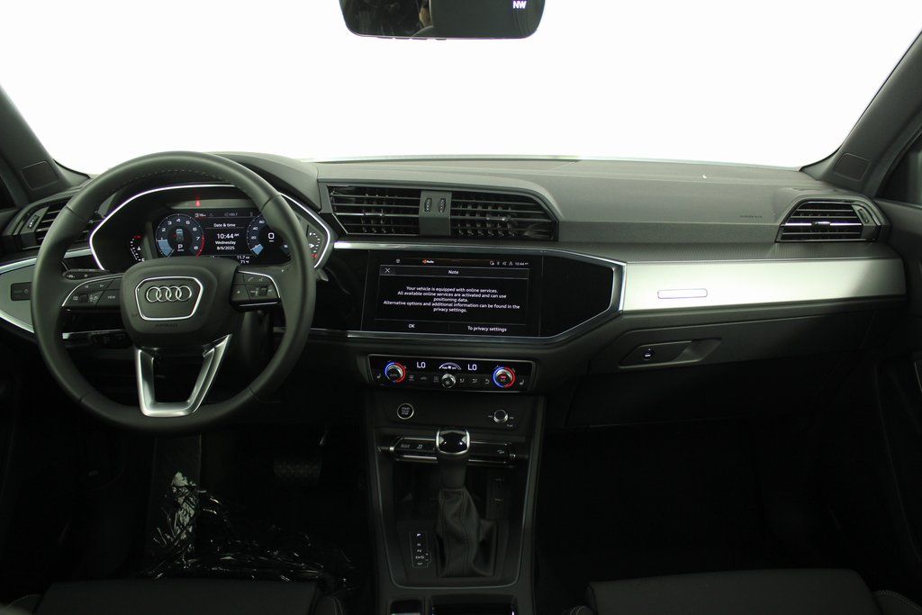 2025 Audi Q3 45 TFSI S line Premium photo 4