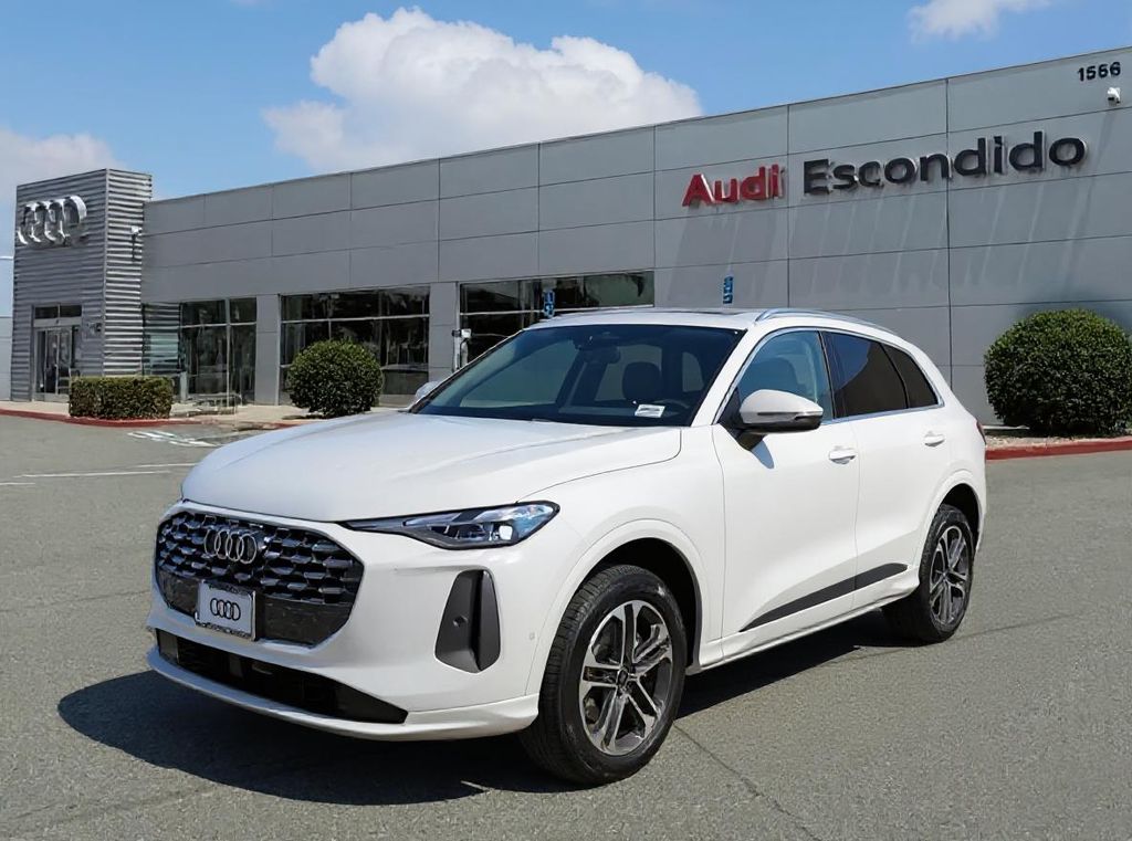 2025 Audi New Q5 Premium's photo