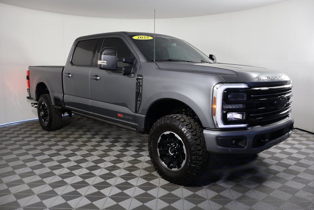 2025 Ford F-350 Platinum photo 3