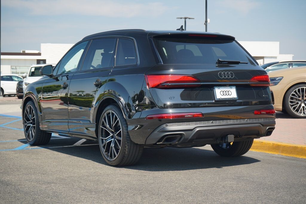New 2025 Audi Q7 55 Premium SUV