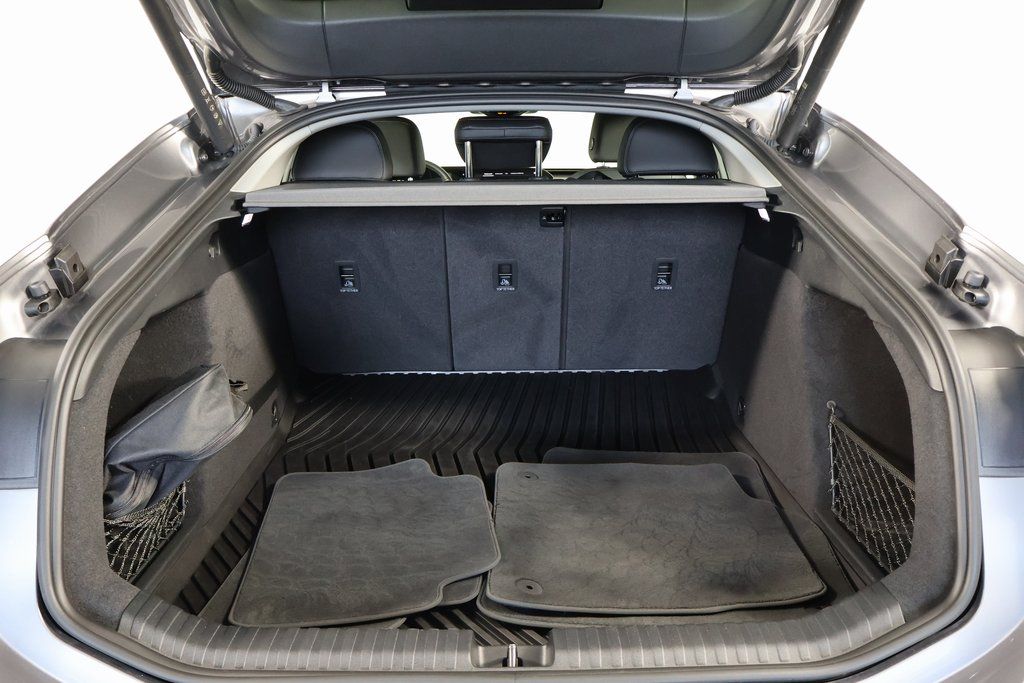 2025 Audi A6 Sportback e-tron Premium photo 2