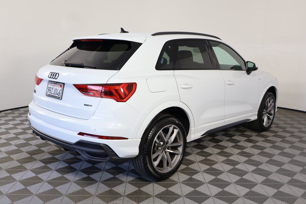 2025 Audi Q3 45 TFSI S line Premium photo 3