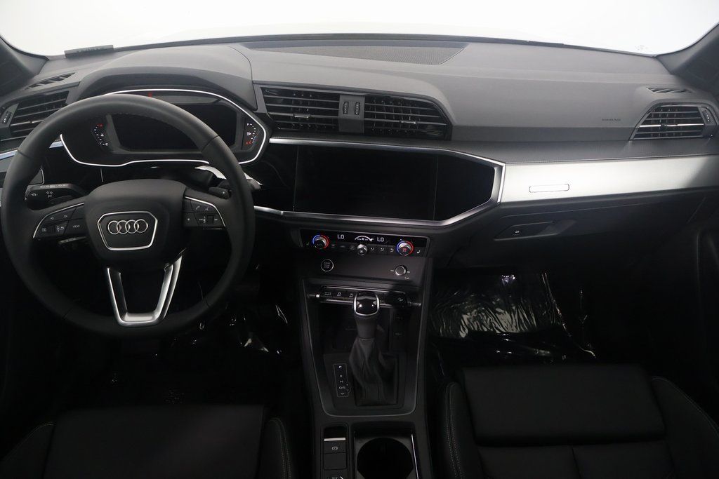 2025 Audi Q3 45 TFSI S line Premium photo 4