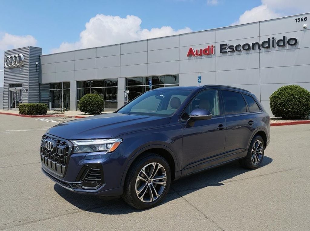 2025 Audi Q7 Premium Plus's photo
