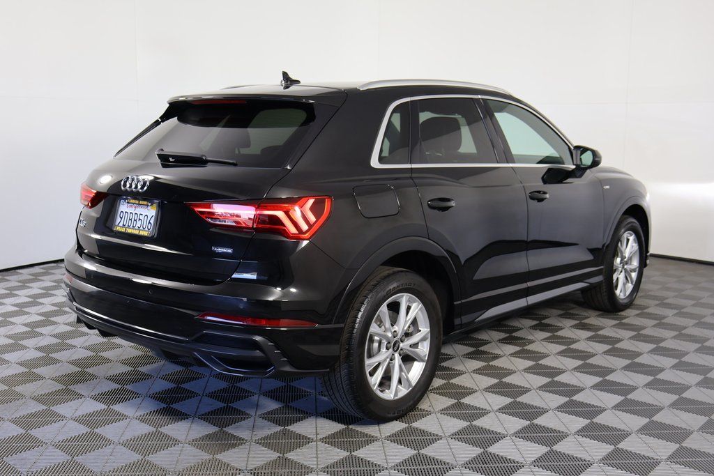 2022 Audi Q3 45 TFSI S line Premium photo 3