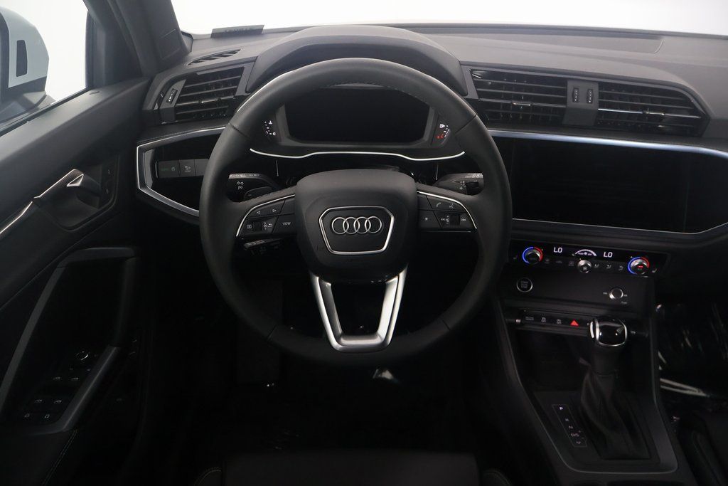 2025 Audi Q3 45 TFSI S line Premium photo 3