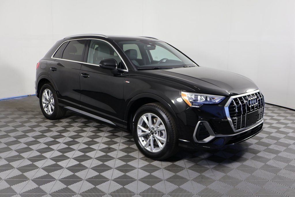 2022 Audi Q3 45 TFSI S line Premium photo 2