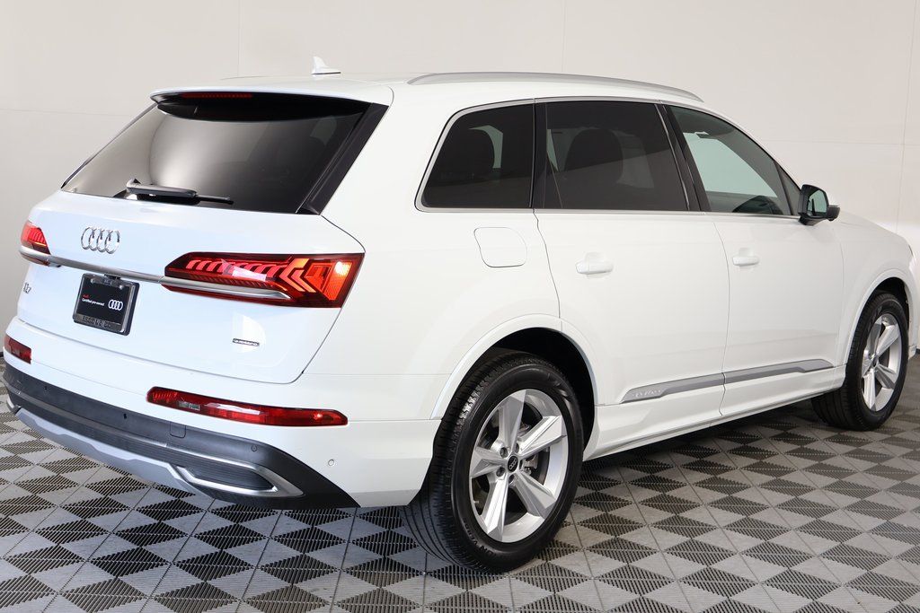 2023 Audi Q7 45 Premium Plus photo 4