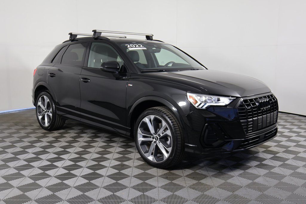 2022 Audi Q3 45 TFSI S line Premium photo 3
