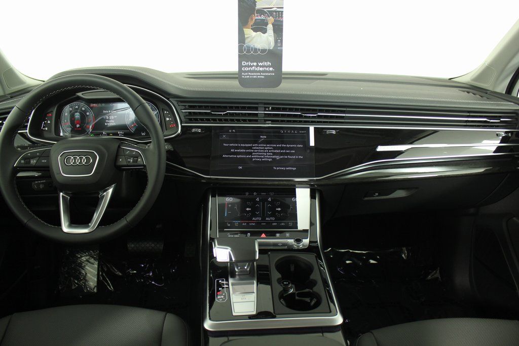 2025 Audi Q7 55 Premium Plus photo 4