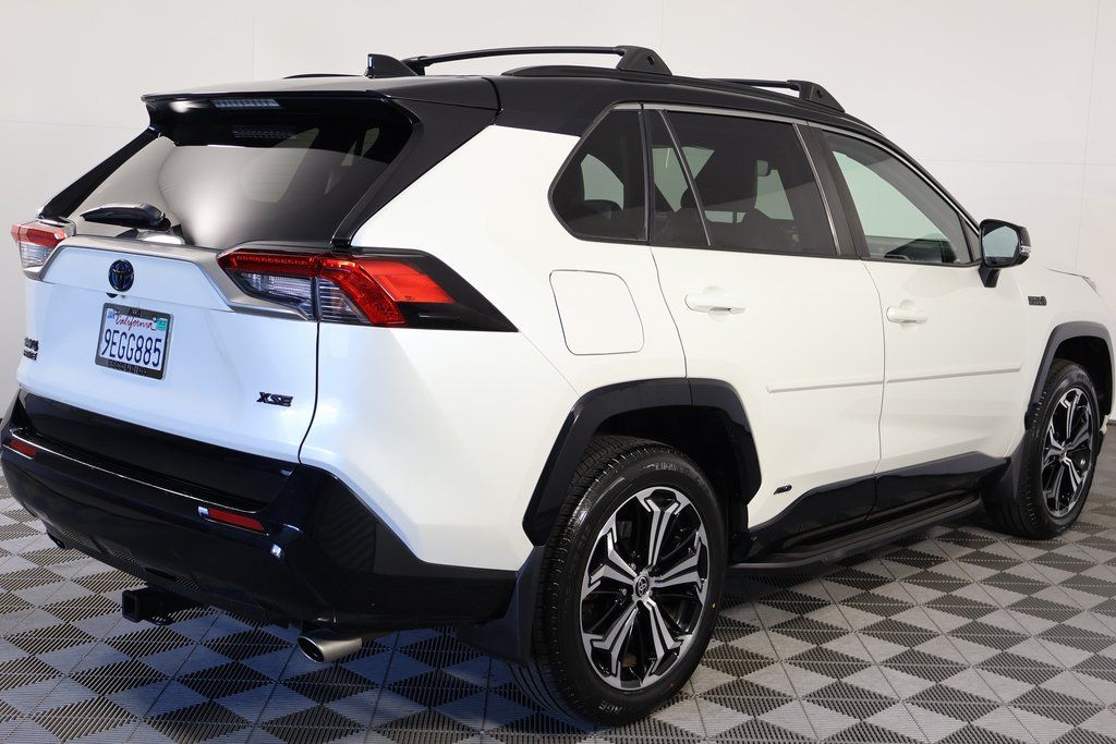 2022 Toyota RAV4 Prime XSE photo 4