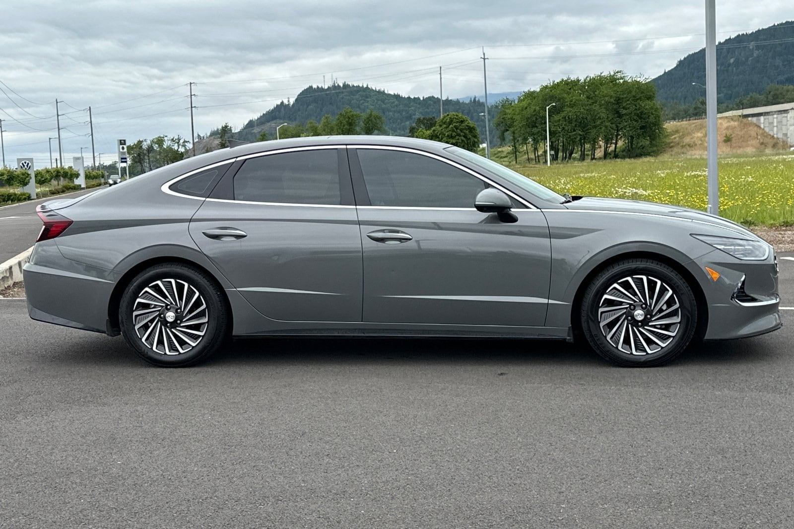 Used 2020 Hyundai Sonata Hybrid Limited with VIN KMHL54JJ9LA009156 for sale in Eugene, OR
