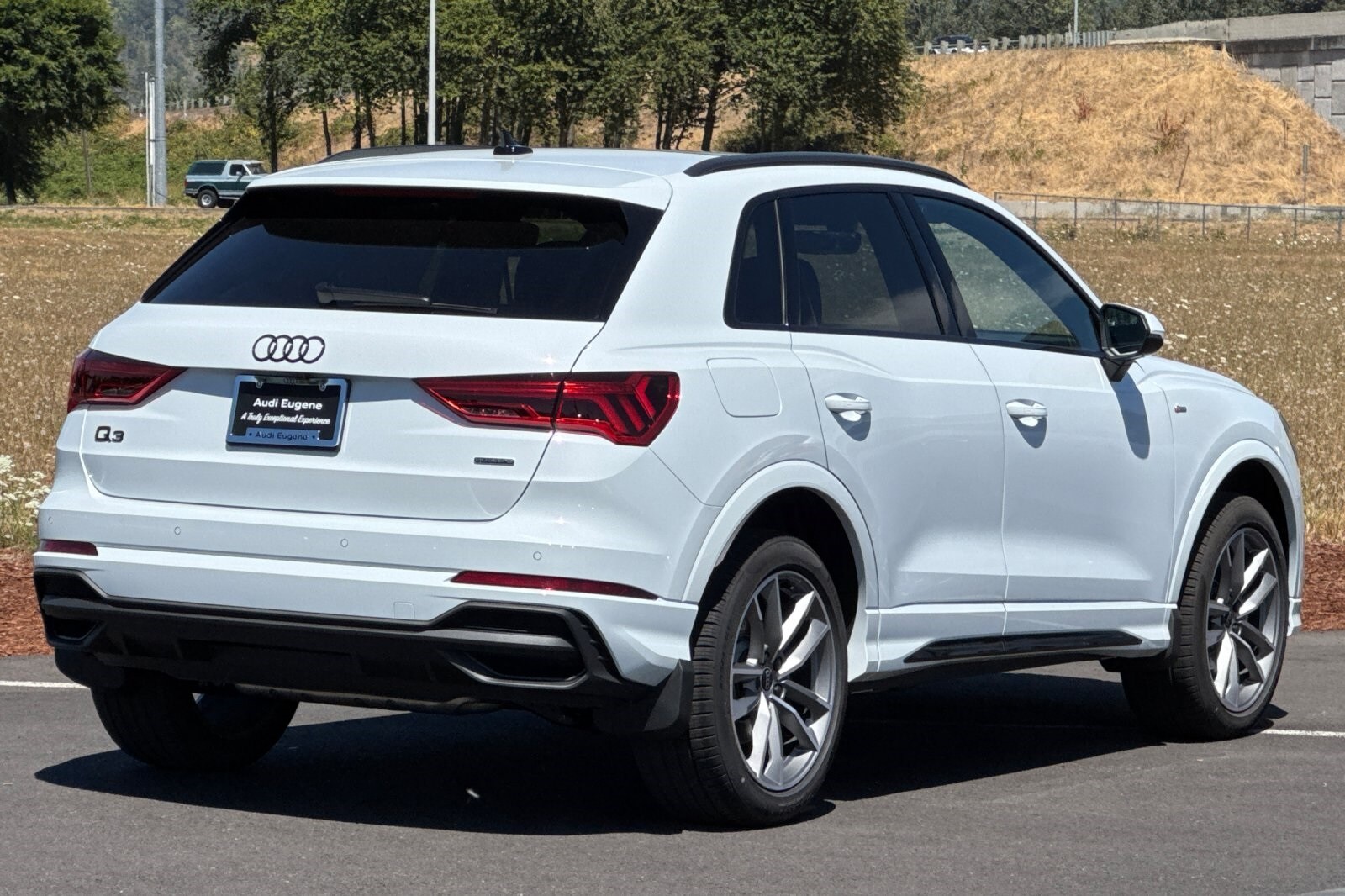2025 Audi Q3 45 TFSI S line Premium photo 3