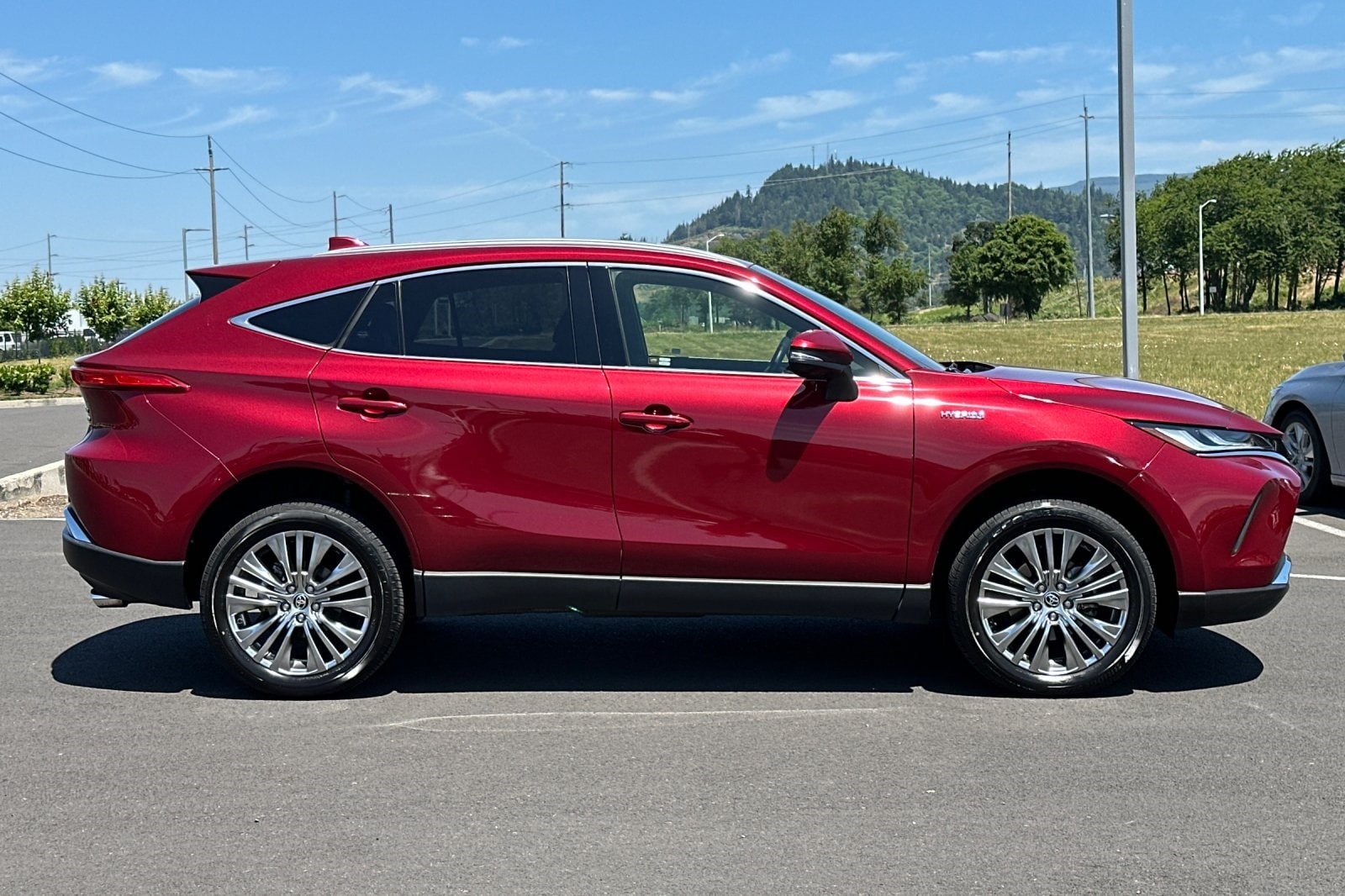 Used 2021 Toyota Venza Limited with VIN JTEAAAAHXMJ036785 for sale in Eugene, OR