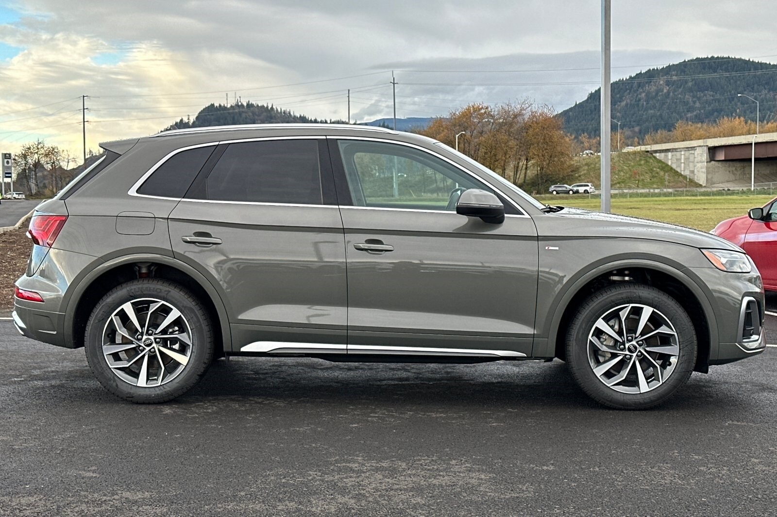 2025 Audi Q5 45 S line Premium photo 2
