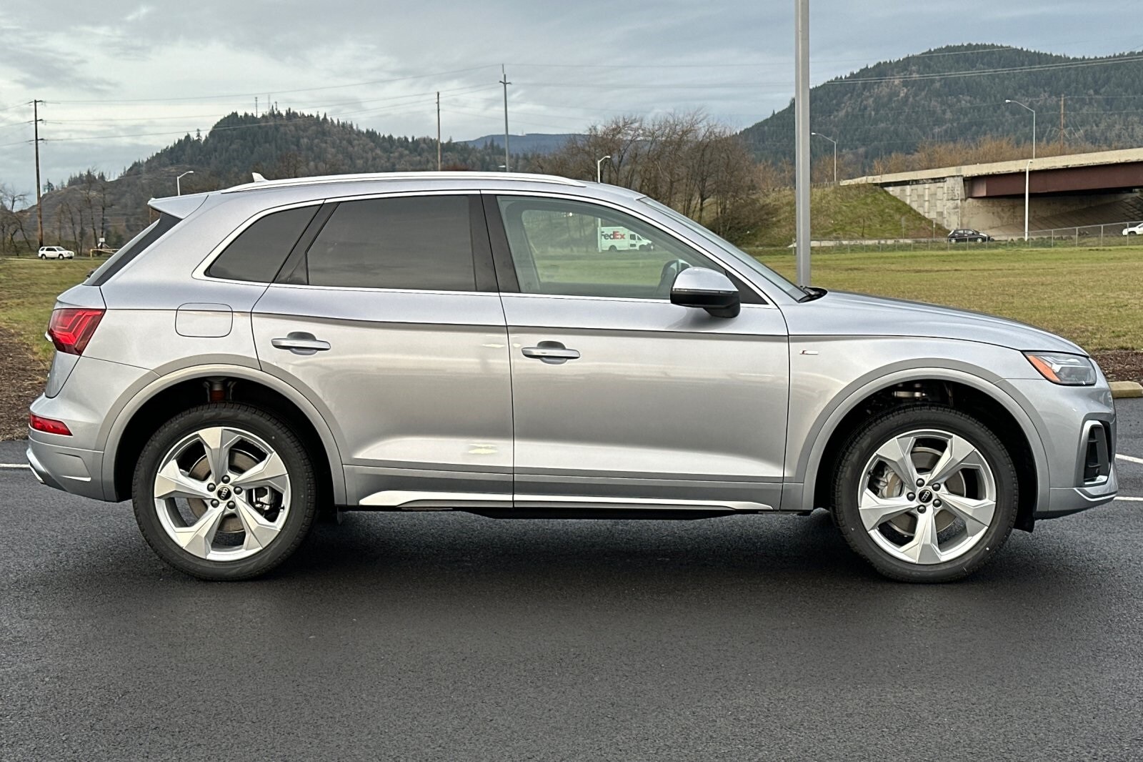 2025 Audi Q5 45 S line Premium Plus photo 2