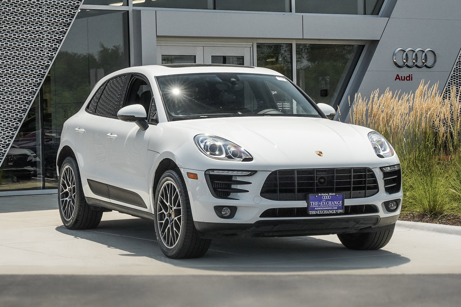 Used 2018 Porsche Macan S with VIN WP1AB2A57JLB37522 for sale in Saint Charles, IL