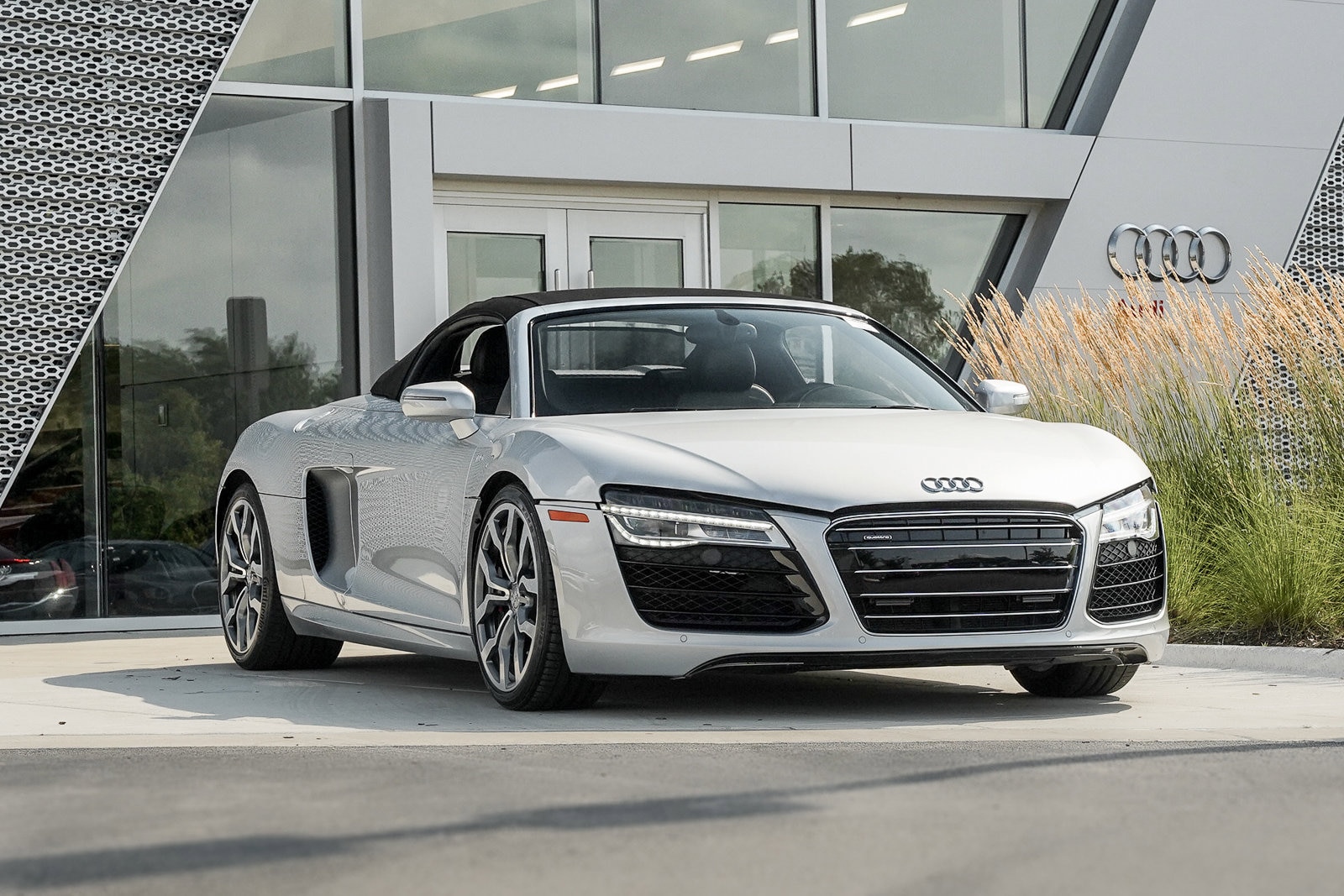 Used 2014 Audi R8 Base with VIN WUAVNAFG9EN000304 for sale in Saint Charles, IL