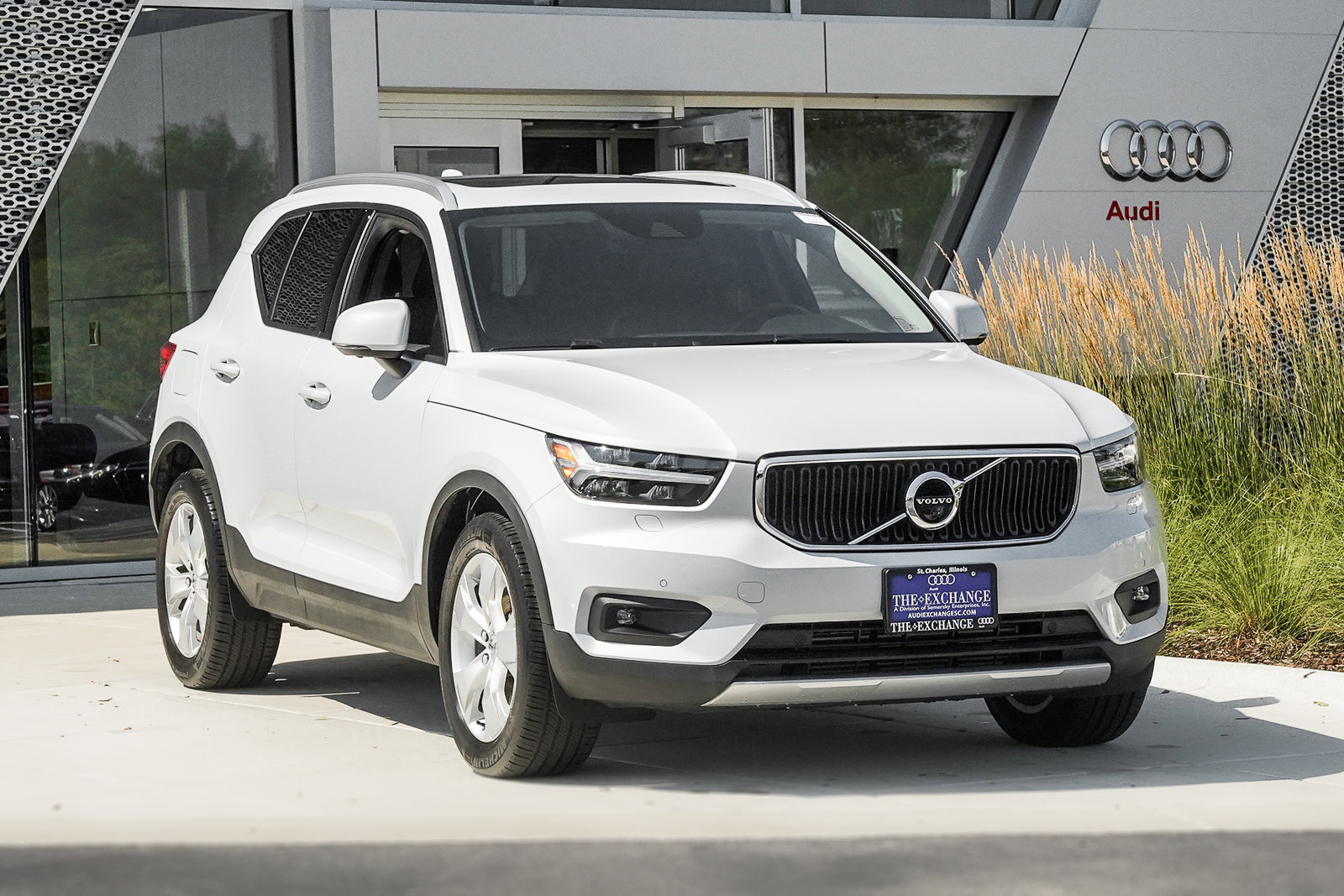 Used 2021 Volvo XC40 Momentum with VIN YV4162UK9M2519422 for sale in Saint Charles, IL