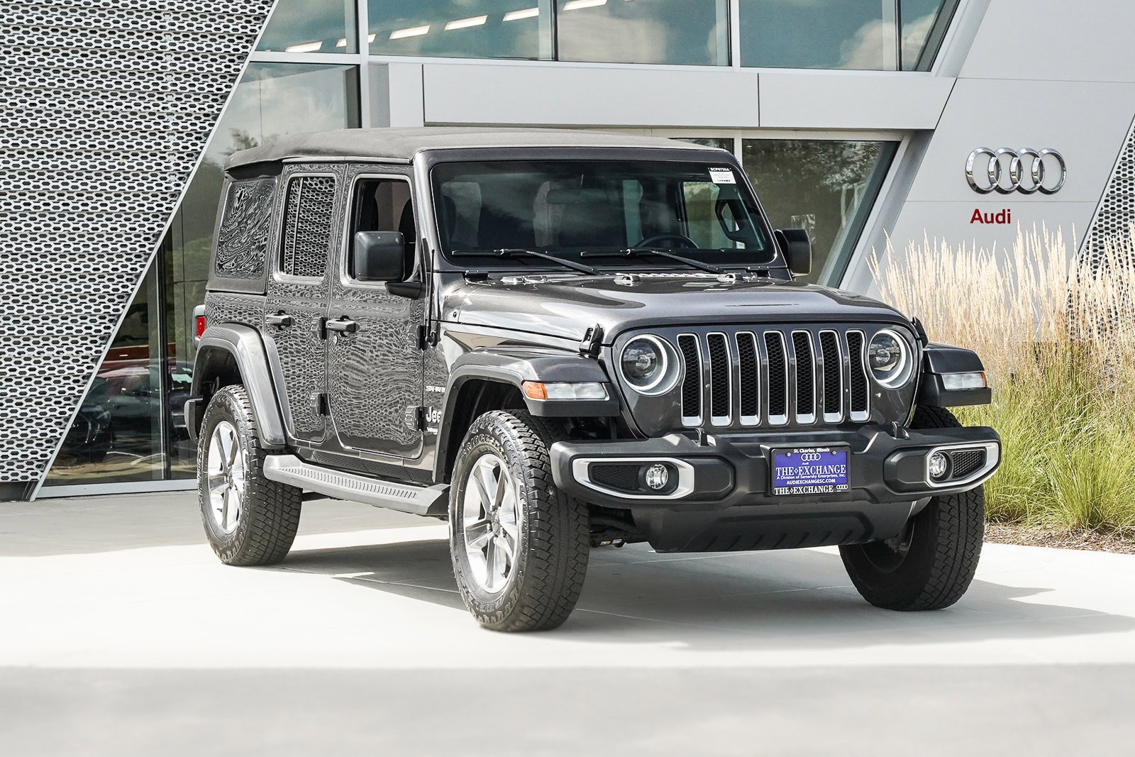 Used 2019 Jeep Wrangler Unlimited Sahara with VIN 1C4HJXEN3KW501929 for sale in Saint Charles, IL