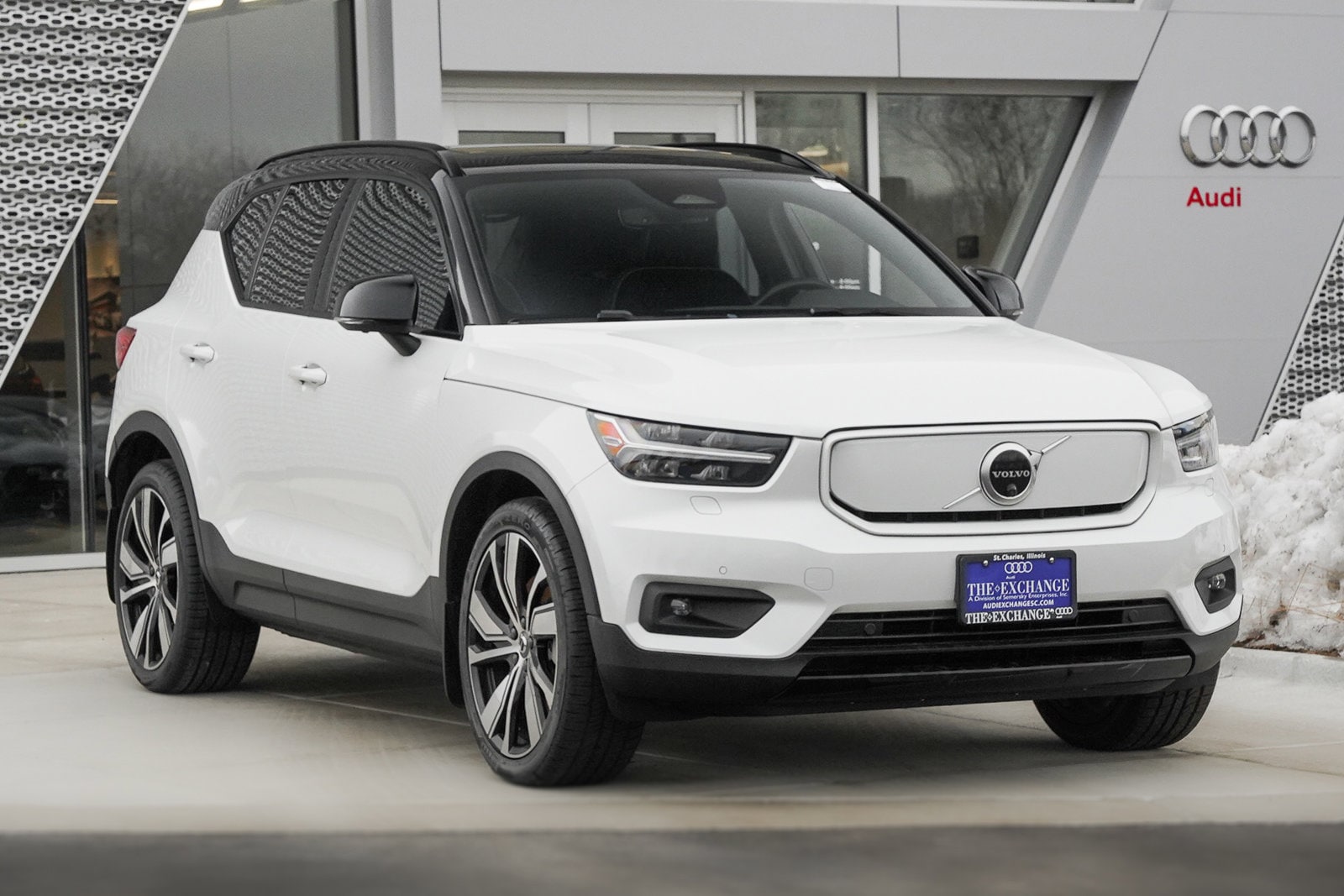 Used 2021 Volvo XC40 Recharge with VIN YV4ED3UR5M2558597 for sale in Saint Charles, IL