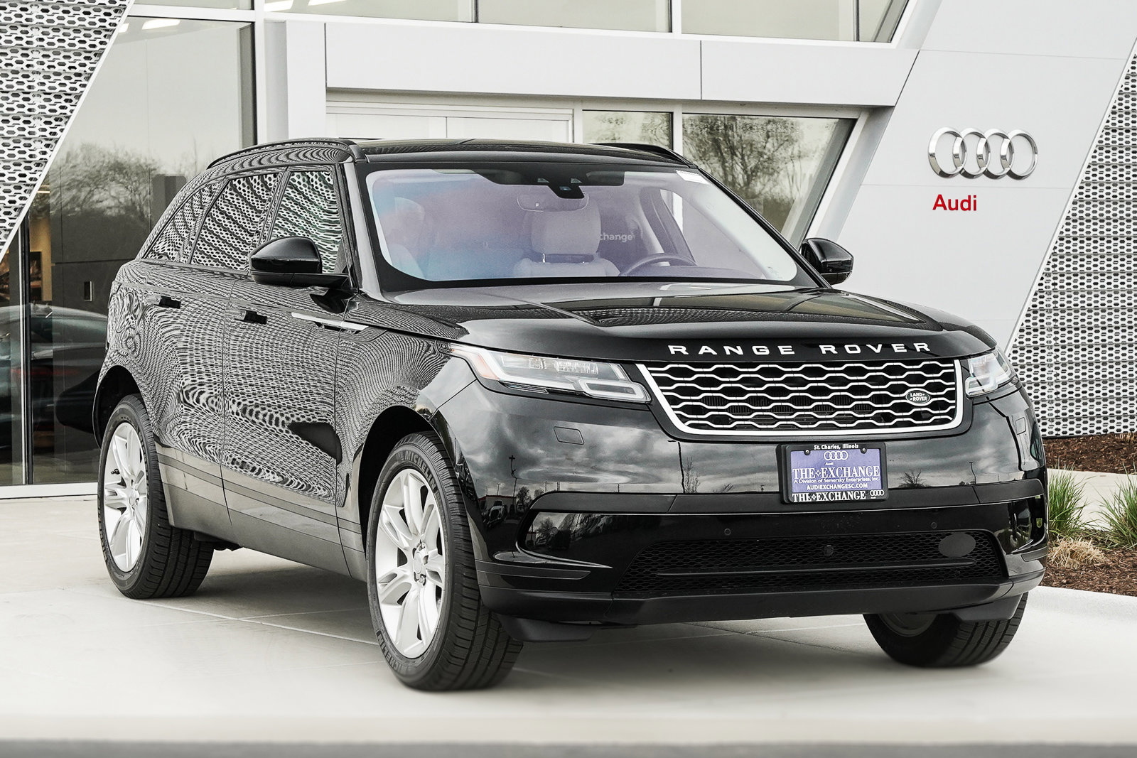 Used 2019 Land Rover Range Rover Velar S with VIN SALYB2EX4KA779598 for sale in Saint Charles, IL