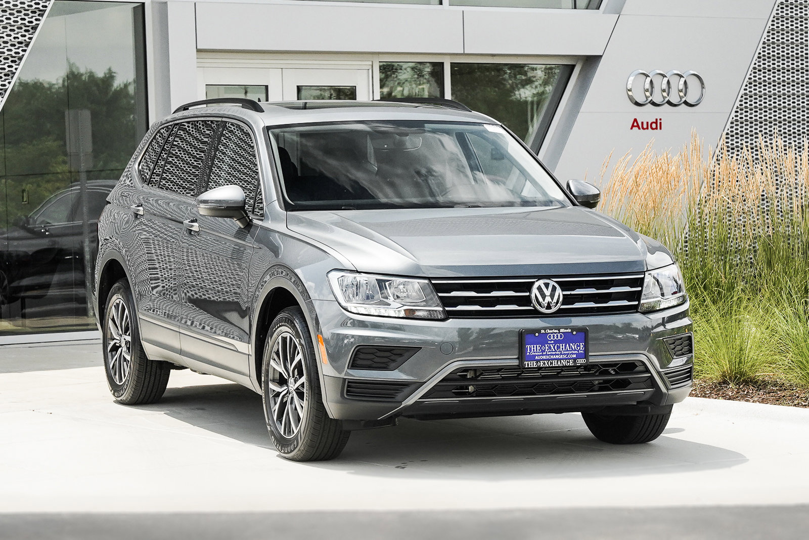 Used 2019 Volkswagen Tiguan SE with VIN 3VV2B7AX8KM149667 for sale in Saint Charles, IL