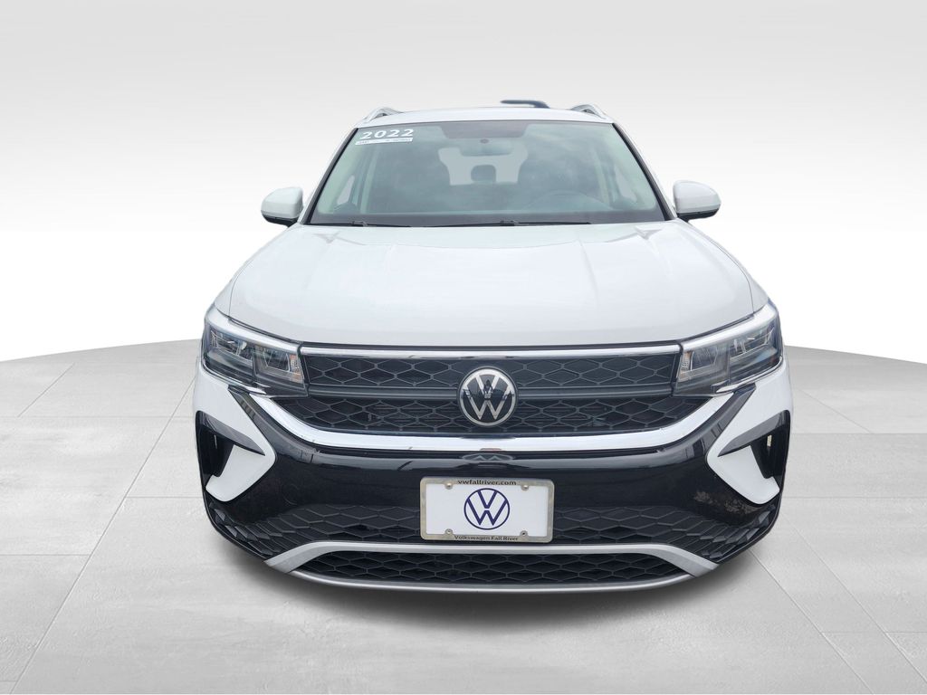2022 Volkswagen Taos SE photo 2
