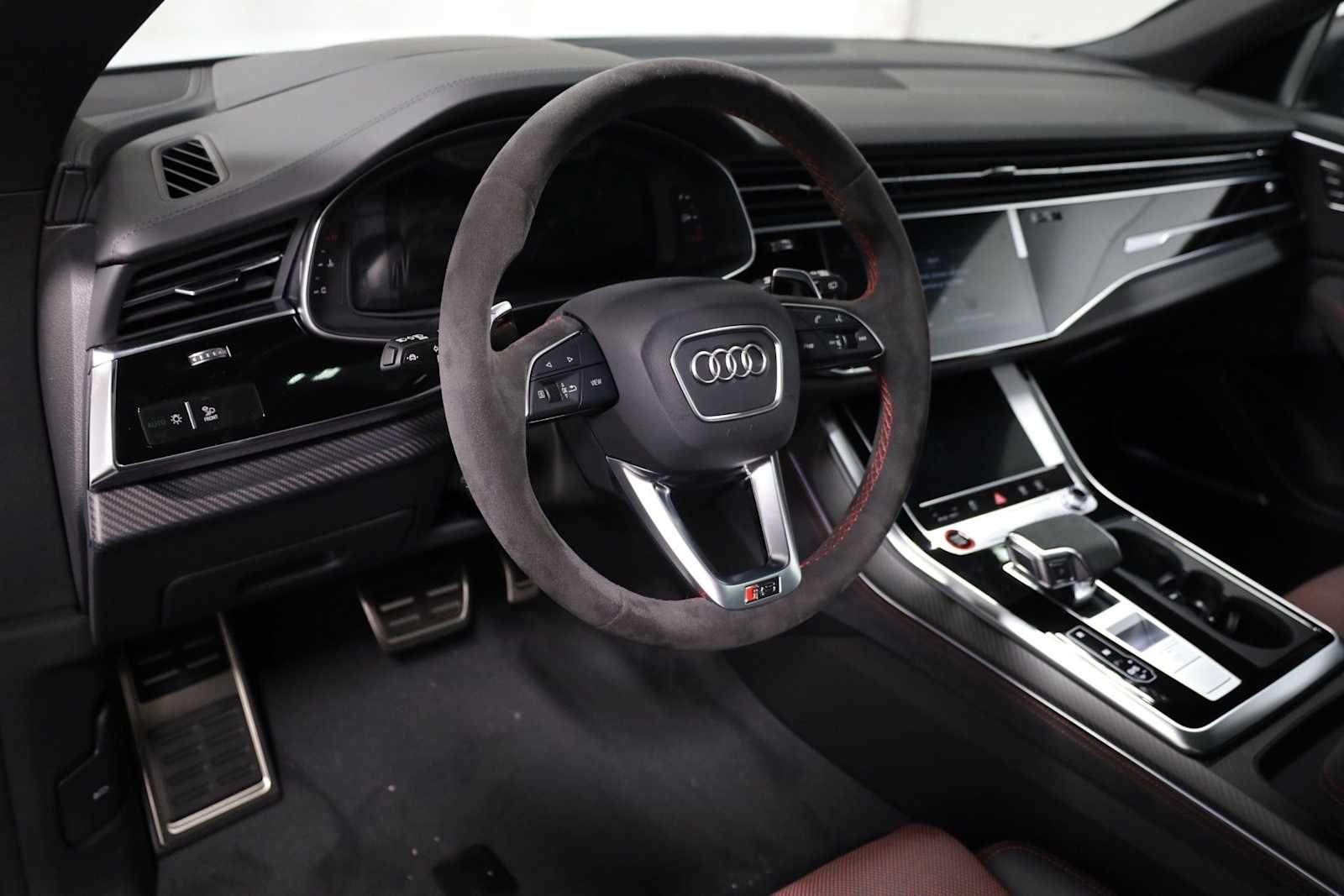 Thumbnail: 2026 Audi RS Q8 - 4