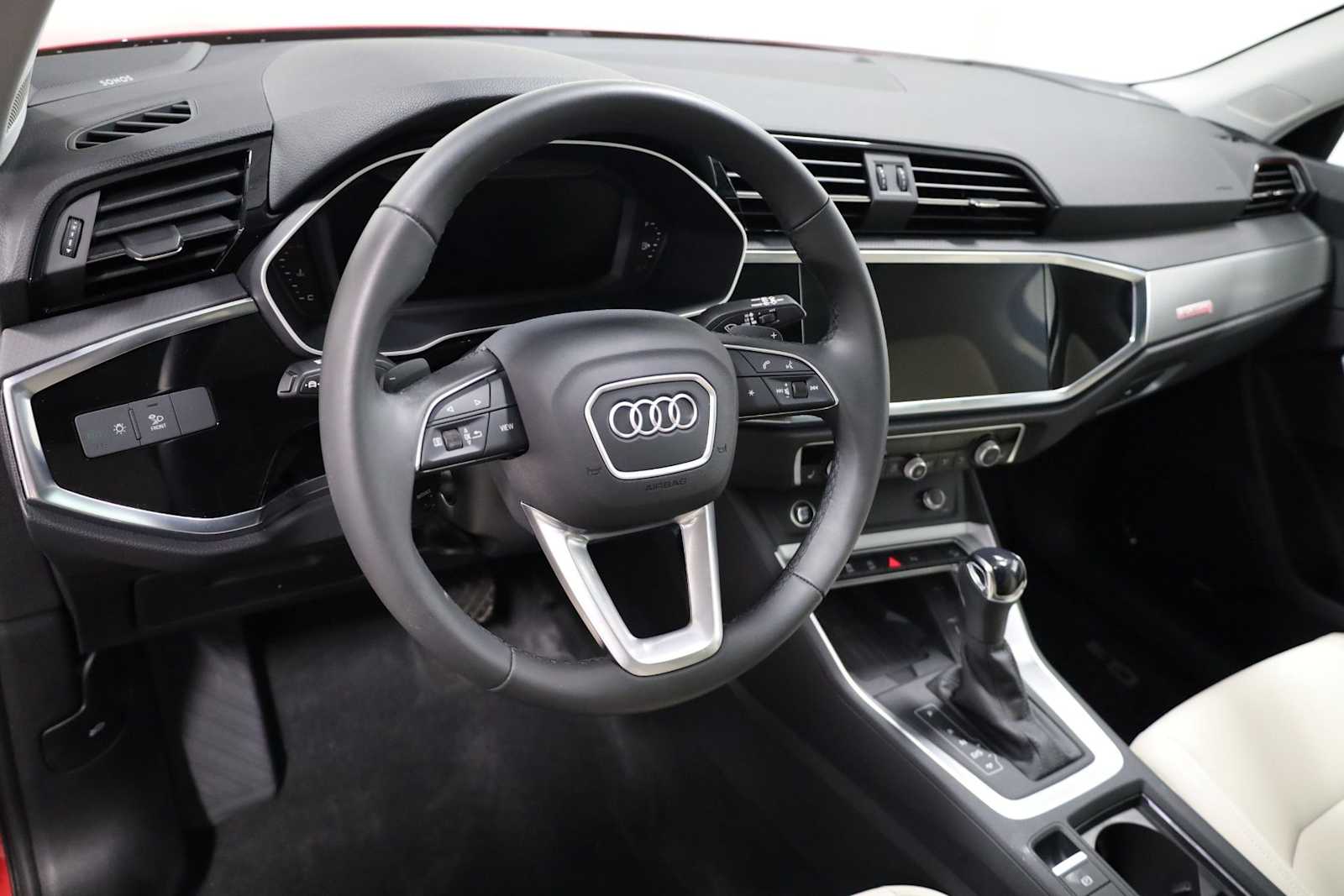 Thumbnail: 2025 Audi Q3 - 4